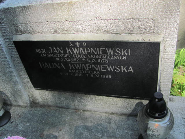 Halina Kwapniewska 1916 Tarnów - Grobonet - Wyszukiwarka osób pochowanych