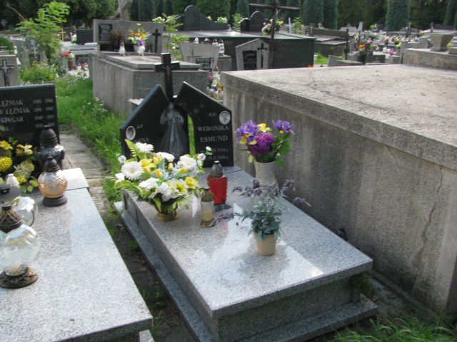 Grób Weronika Esmund